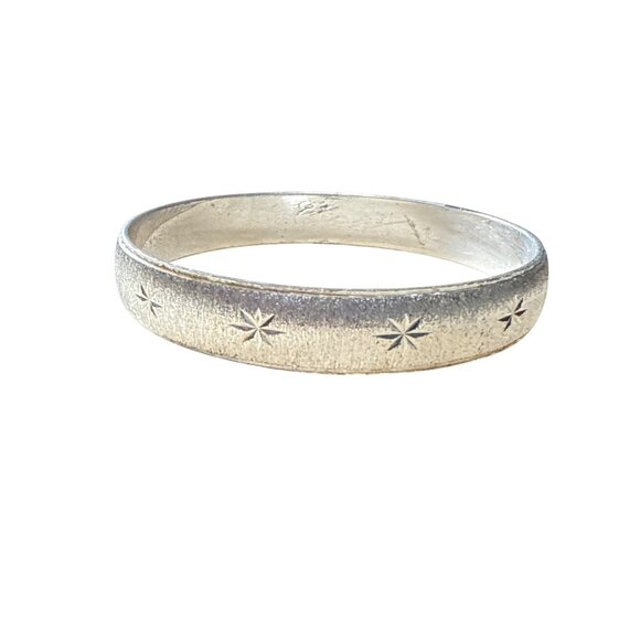 Vintage Monet Silver Tone Bangle Bracelet Star Etched Signed Jewelry - Picture 1 of 6